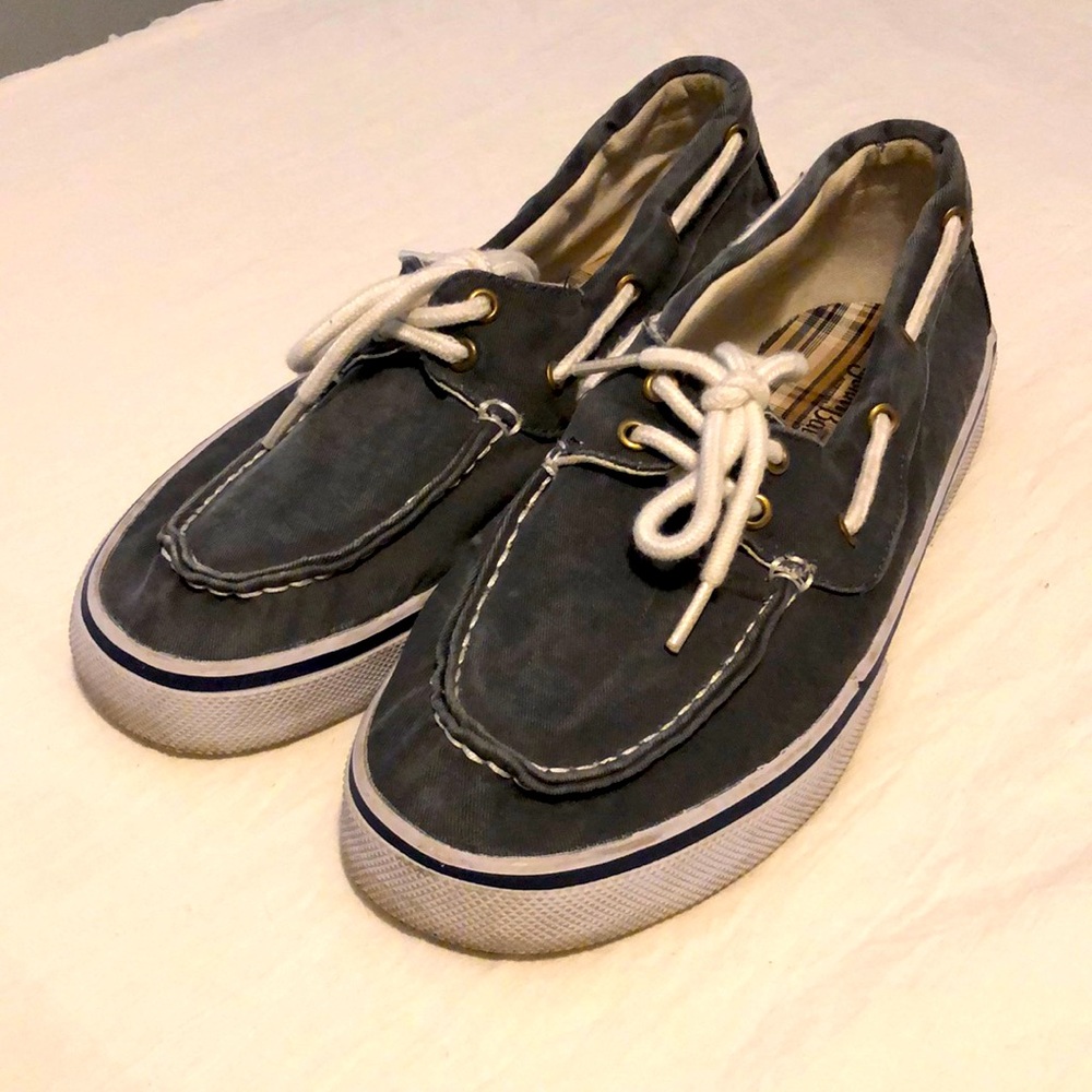 MENS SIZE 10 BOAT SHOES. GOOD CONDITION